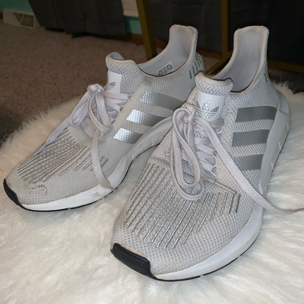 adidas swift run tennis shoes
